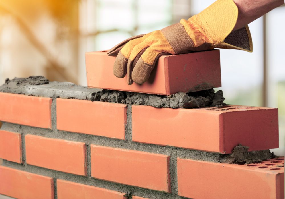 Top Wall Materials for Single-Family Homes by Climate: Pros, Cons, Lifespan & Maintenance